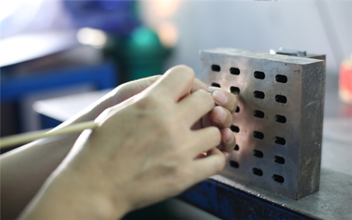 科翔模具_塑料模具注塑加工廠生產abs注塑件怎么才能增加光亮度？