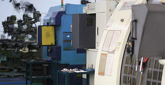 塑膠模具應用于新能源汽車領域？塑膠模具有哪些特點？